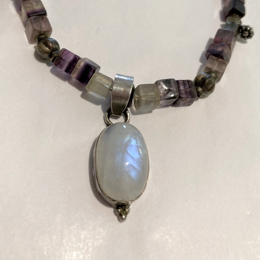 Pendant Moonstone/ Stones Necklace. Beautiful. Pre Owned. Vintage.